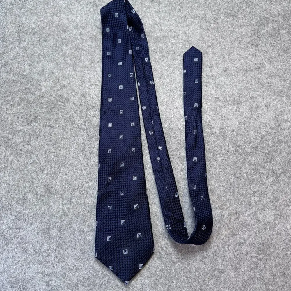 Donald Trump Signature Collection 100% Silk Navy Blue Geometric Neck Tie 60x4
